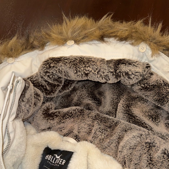 Hollister Cream Bomber Jacket with Faux Fur Hood Sz M - Picture 15 of 16